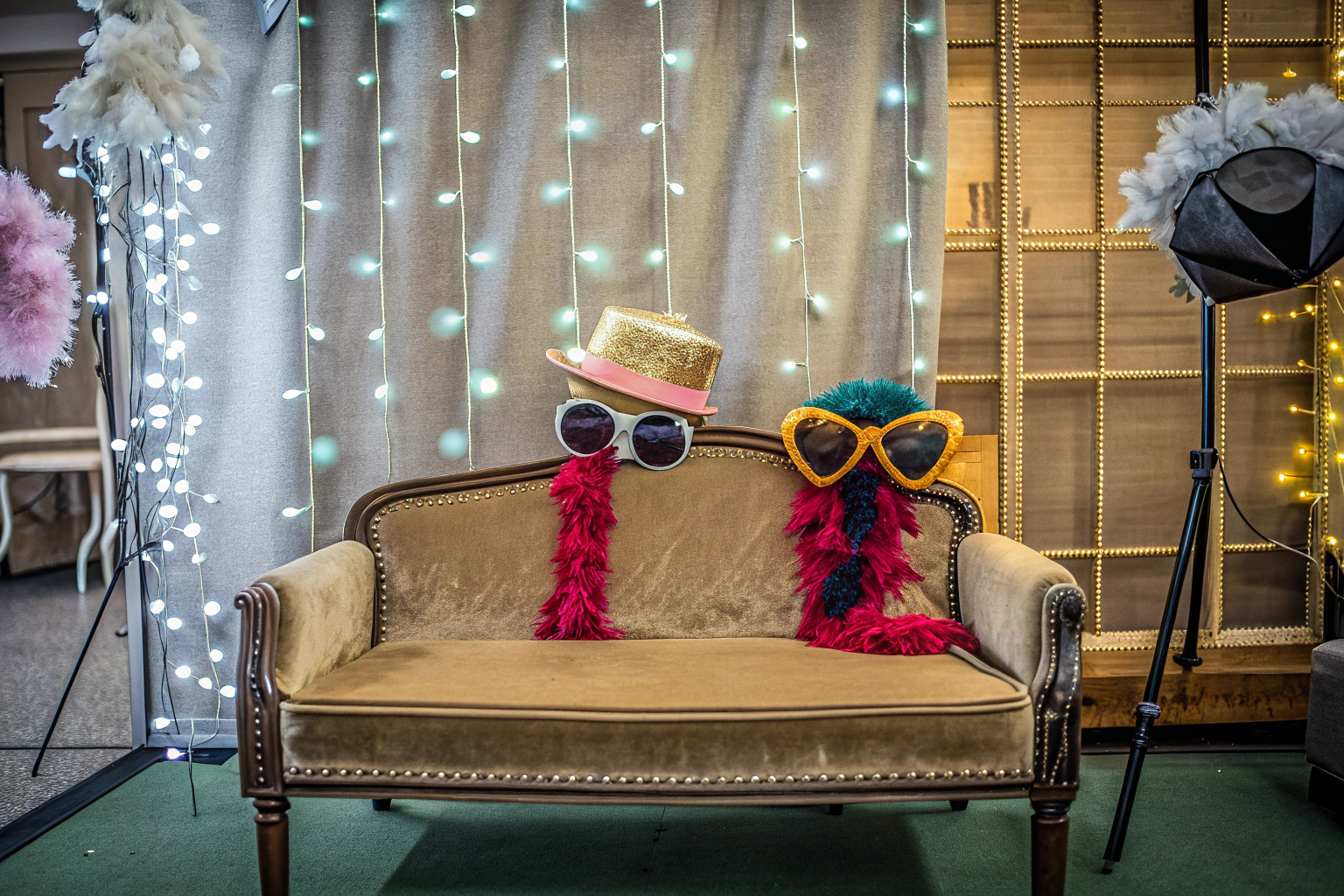 Fotobox mit Requisiten auf einer Hochzeit