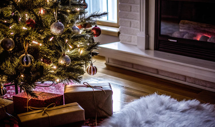 Die besten Weihnachtsbaum-Deko-Ideen für eine festliche Stimmung