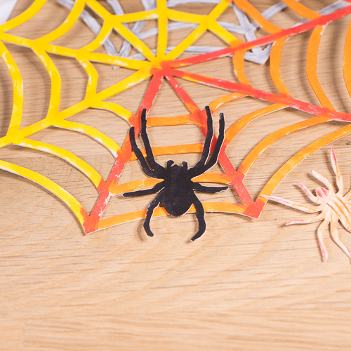 Bastelbogen "Grusel-Spinnen" zum Malen & Gestalten