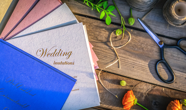 Gestalte deine einzigartigen DIY-Hochzeitseinladungen