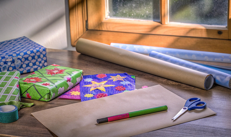 Selbstgemachtes Geschenkpapier: Kreative und nachhaltige DIY-Ideen